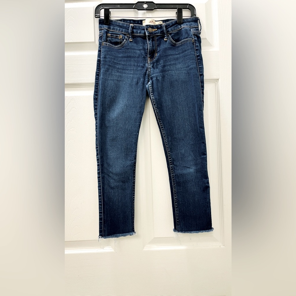 Hollister, young lady, W25, L 26 not 29